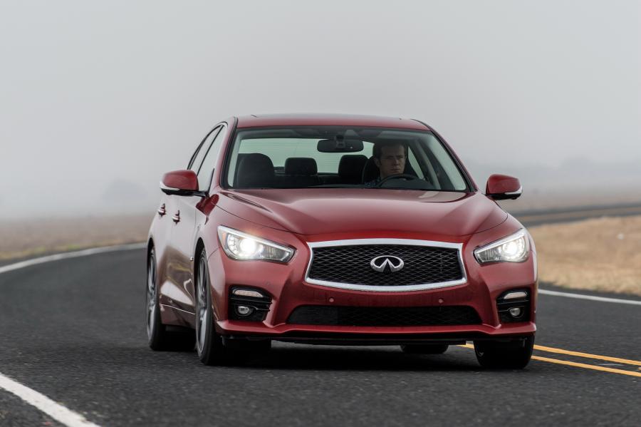  Infiniti Q50 Red Sport 400 2016 года  (NA) (фото 27 из 36)